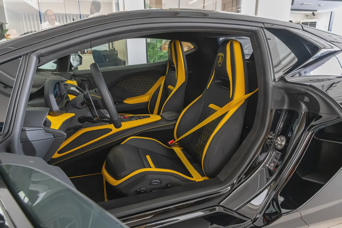 Lamborghini Temerario | 2026 | PHEV | 920 HP | AWD | Black / Yellow & Black Interior-9-9