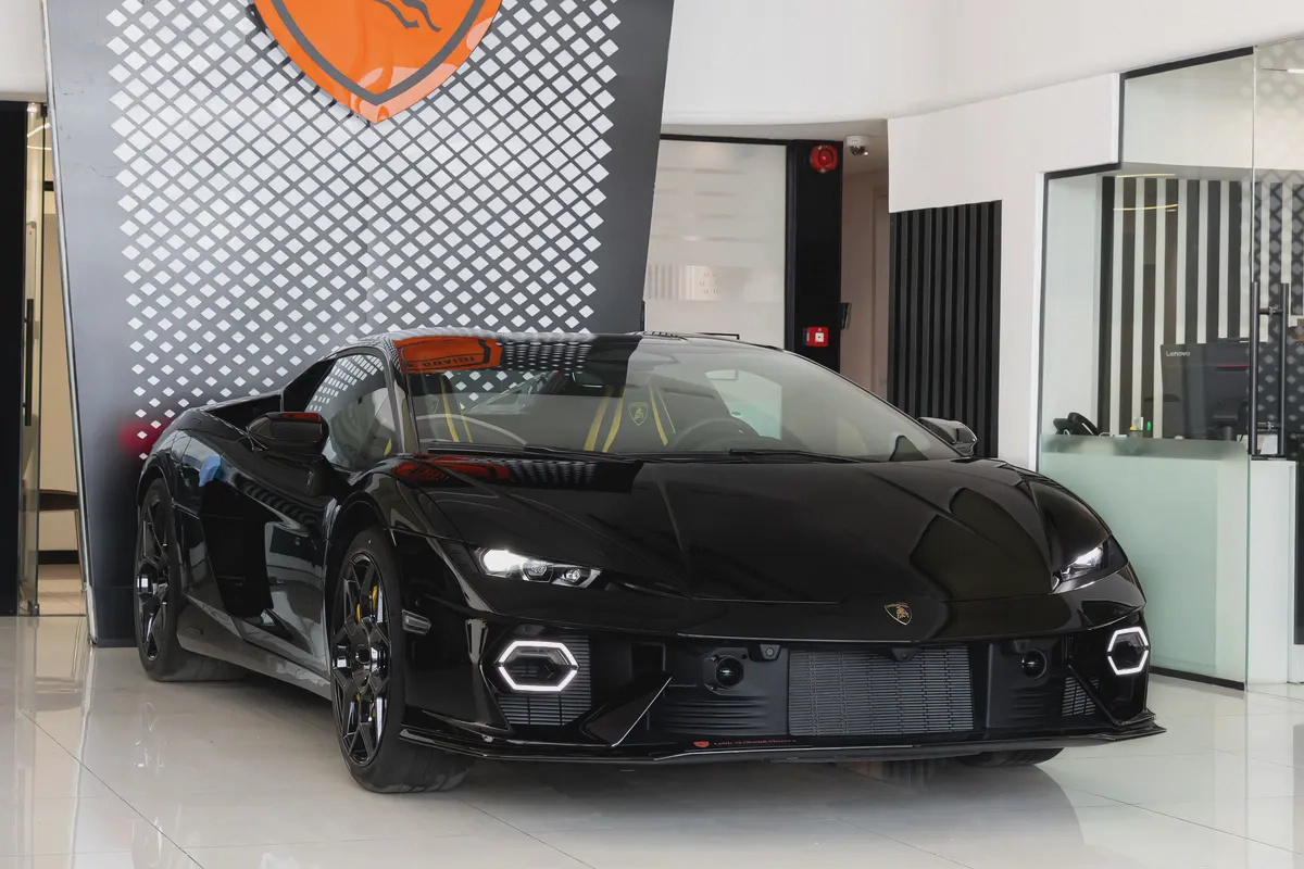 Lamborghini Temerario | 2026 | PHEV | 920 HP | AWD | Black / Yellow & Black Interior