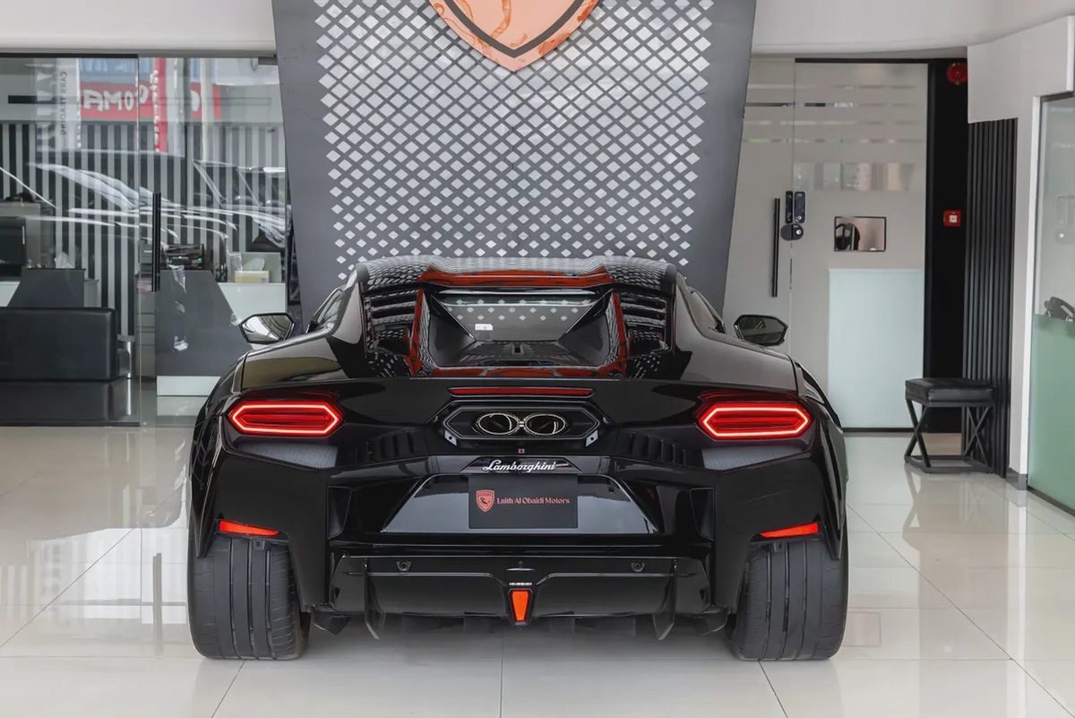 Lamborghini Temerario | 2026 | PHEV | 920 HP | AWD | Black / Yellow & Black Interior-4-4