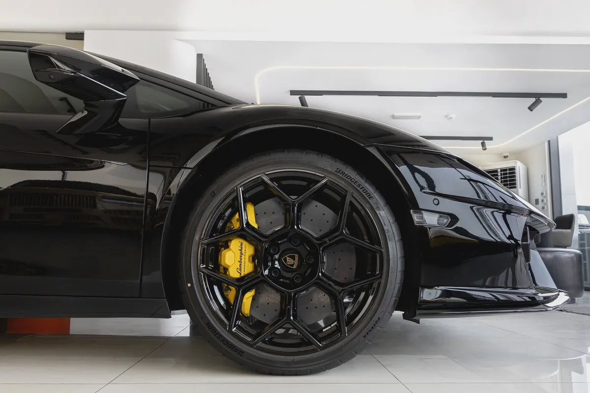 Lamborghini Temerario | 2026 | PHEV | 920 HP | AWD | Black / Yellow & Black Interior-7-7