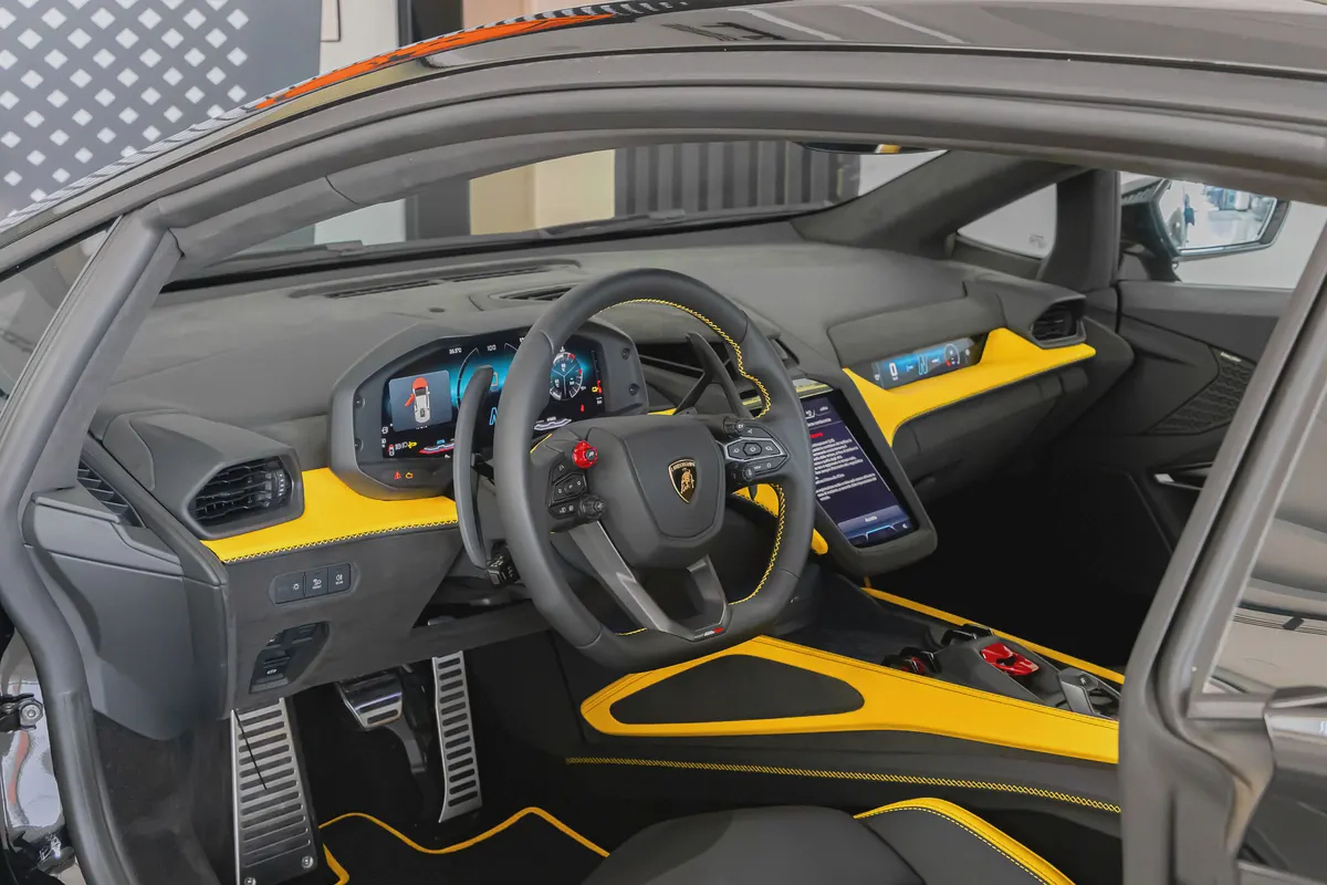 Lamborghini Temerario | 2026 | PHEV | 920 HP | AWD | Black / Yellow & Black Interior-8-8
