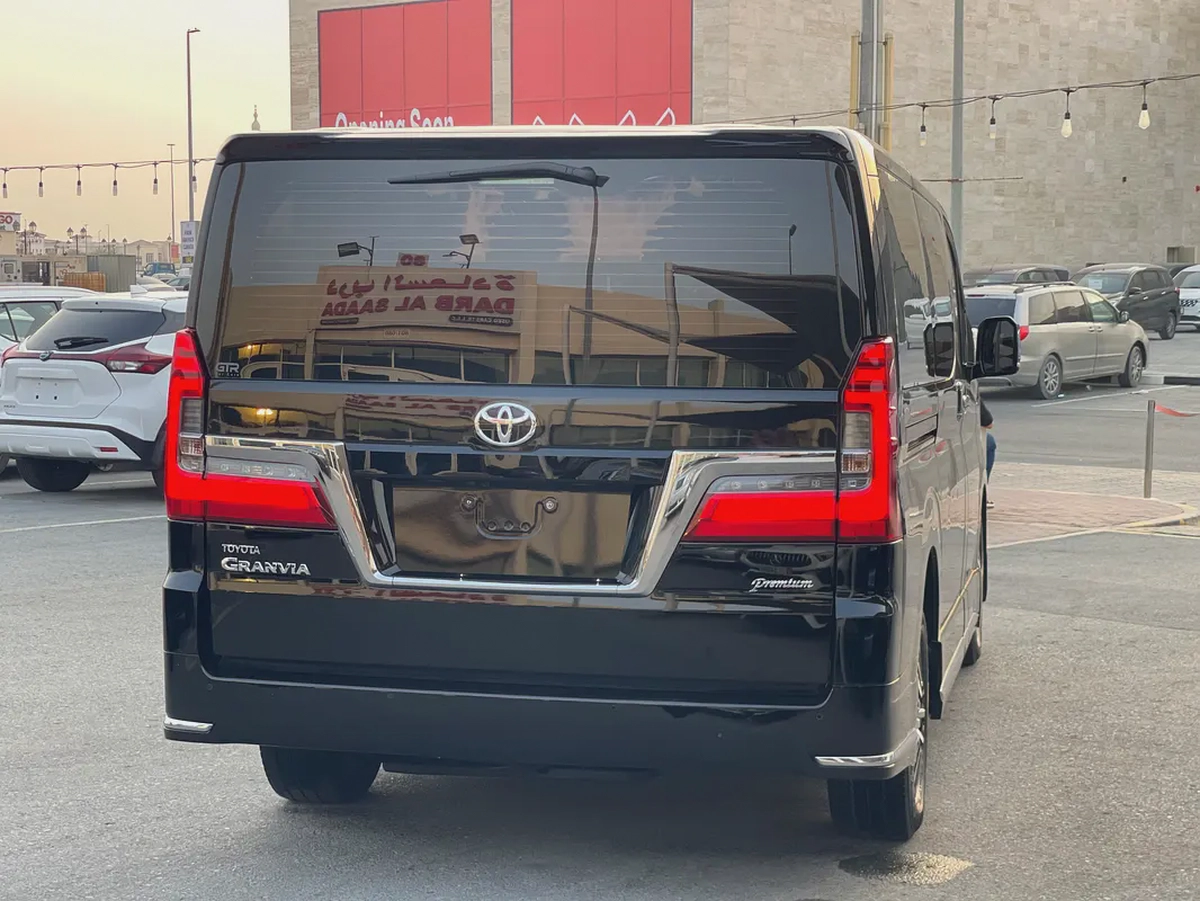 2021 Toyota Granvia Premium GCC Specs - Excellent Condition-3-3