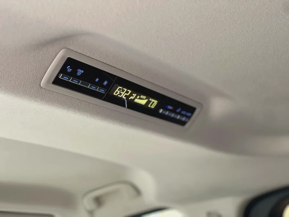 2021 Toyota Granvia Premium GCC Specs - Excellent Condition-12-12