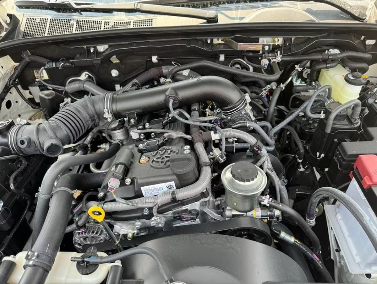 Toyota Hilux SGLX HILUX 2.7L GLXS DC AT PETROL 2025-21-0