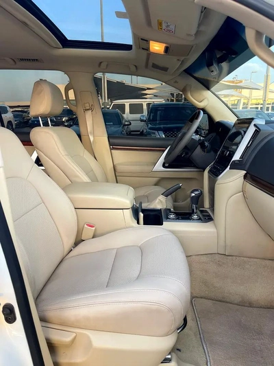 Toyota Land Cruiser VXR 2016 GCC Specs-13