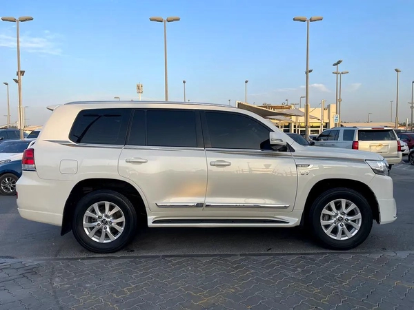 Toyota Land Cruiser VXR 2016 GCC Specs