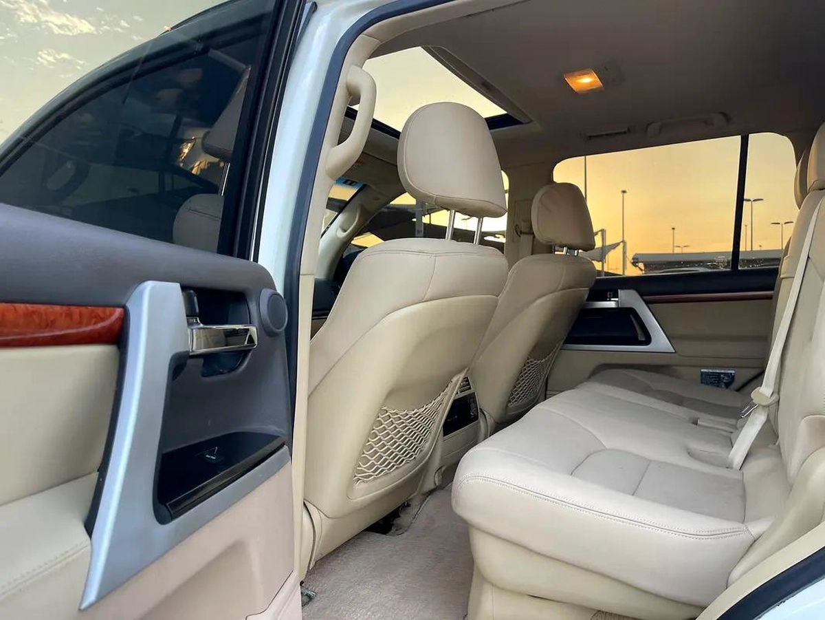 Toyota Land Cruiser VXR 2016 GCC Specs-14-14