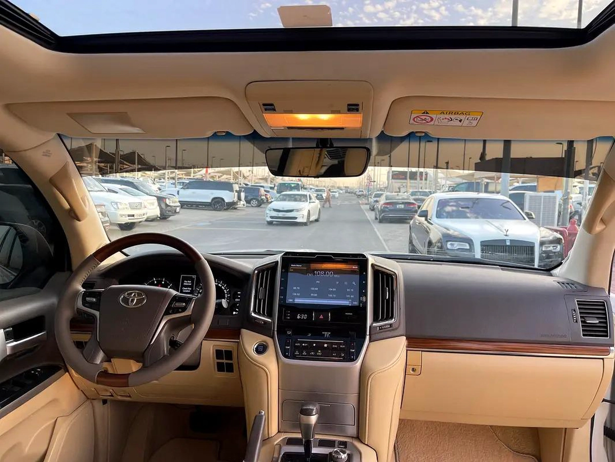 Toyota Land Cruiser VXR 2016 GCC Specs-2-2