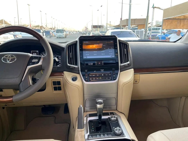 Toyota Land Cruiser VXR 2016 GCC Specs