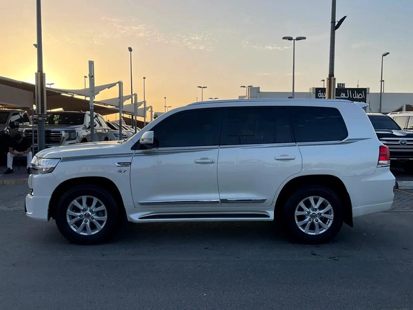 Toyota Land Cruiser VXR 2016 GCC Specs