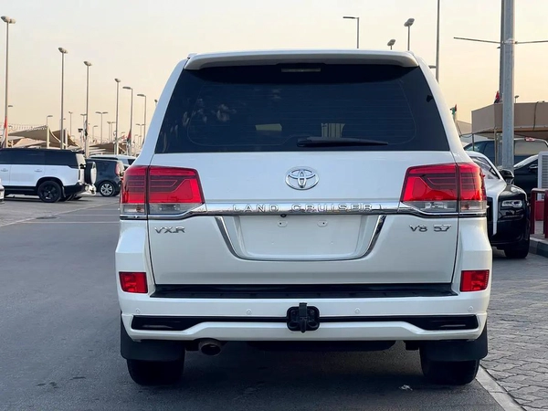 Toyota Land Cruiser VXR 2016 GCC Specs