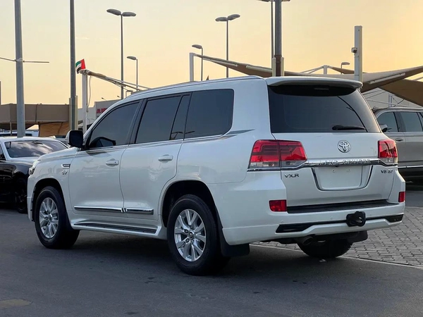 Toyota Land Cruiser VXR 2016 GCC Specs