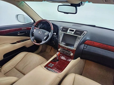 Lexus LS 600 Hybrid - VIP fully loaded with long wheel base and massaging chair -14