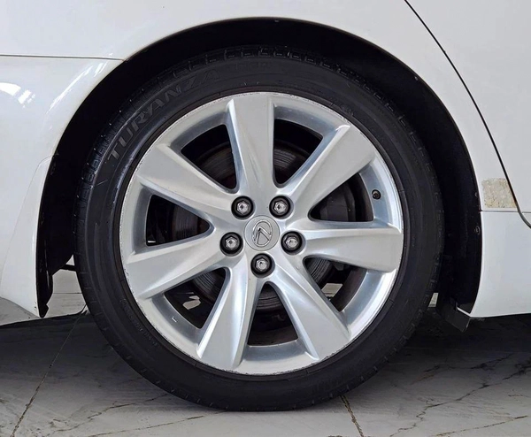 Lexus LS 600 Hybrid - VIP fully loaded with long wheel base and massaging chair