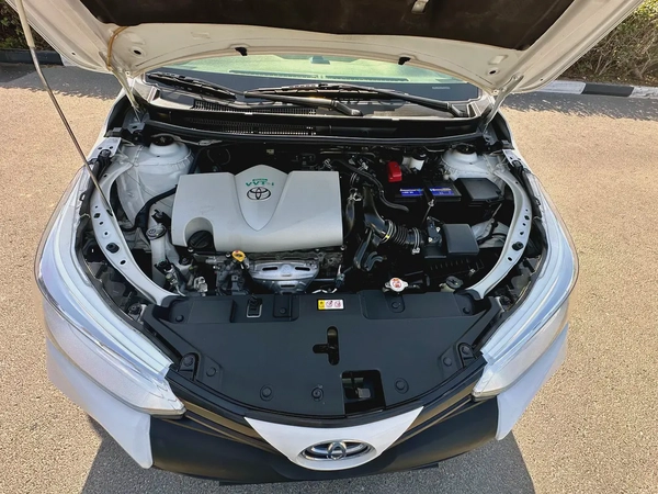 560/- AED EMI TOYOTA YARIS 1.5L SE FWD || WELL MAINTAINED