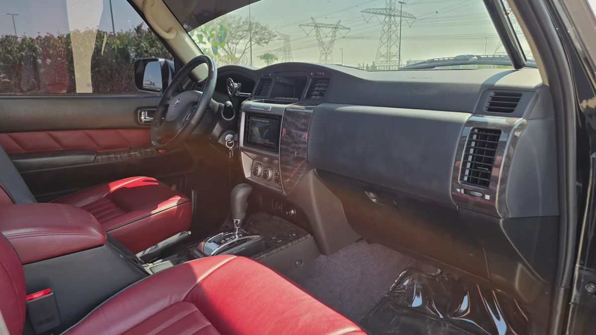 Nissan Patrol Super Safari Oustoura Edition (Black Red)