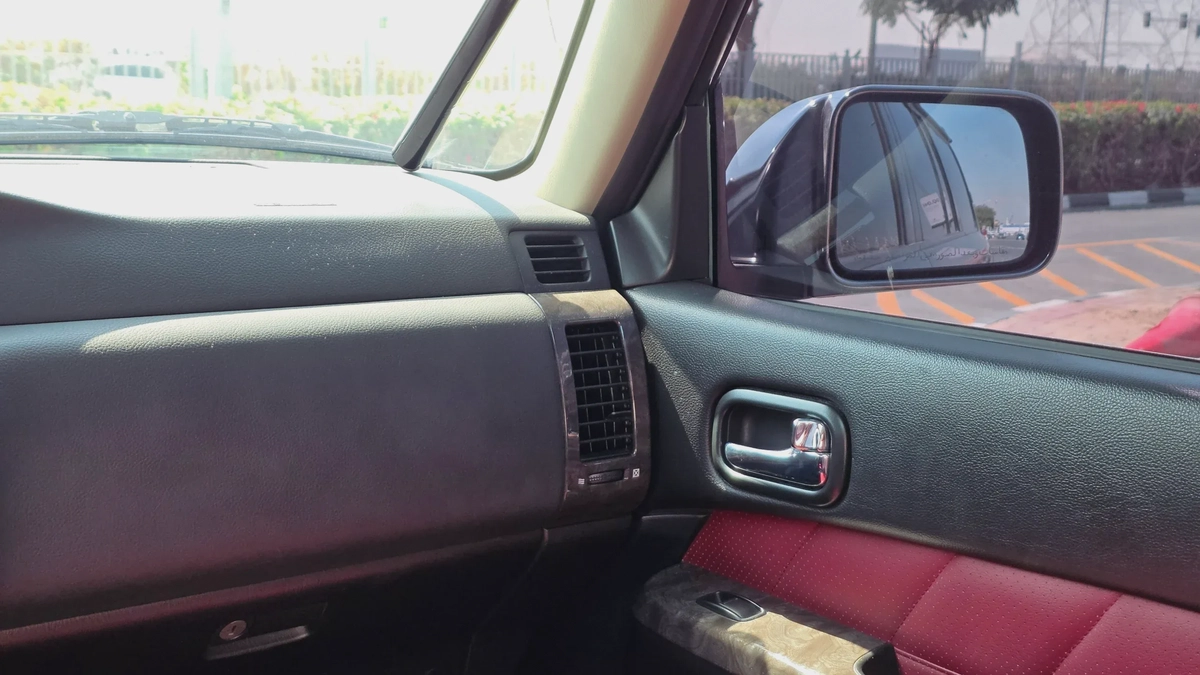 Nissan Patrol Super Safari Oustoura Edition (Black Red)