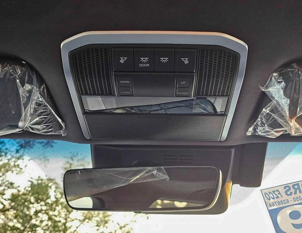Toyota Land Cruiser VX HYBRID / BIG DVD / JBL SPKRS / LETAHER WITH MEMORY SEATS (CODE # VXH25)