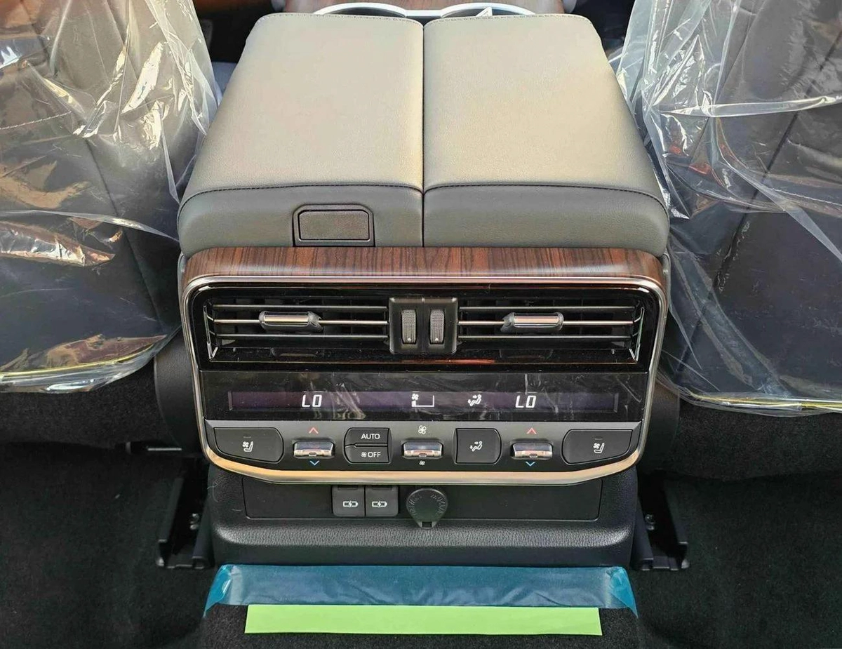 Toyota Land Cruiser VX HYBRID / BIG DVD / JBL SPKRS / LETAHER WITH MEMORY SEATS (CODE # VXH25)-13-13