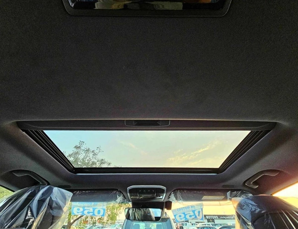Toyota Land Cruiser VX HYBRID / BIG DVD / JBL SPKRS / LETAHER WITH MEMORY SEATS (CODE # VXH25)