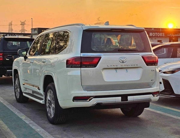 Toyota Land Cruiser VX HYBRID / BIG DVD / JBL SPKRS / LETAHER WITH MEMORY SEATS (CODE # VXH25)