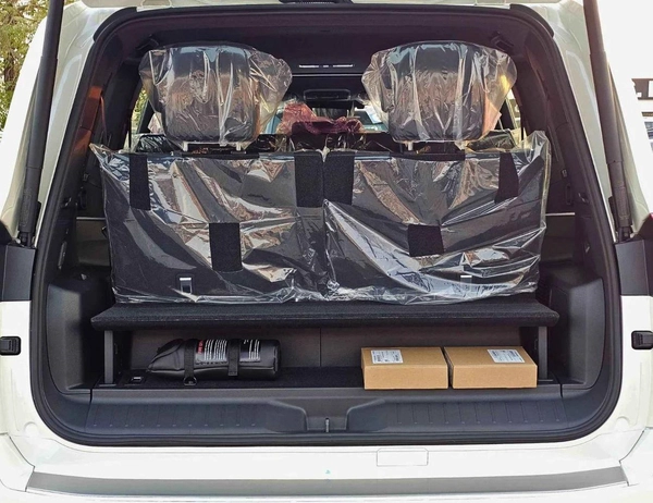 Toyota Land Cruiser VX HYBRID / BIG DVD / JBL SPKRS / LETAHER WITH MEMORY SEATS (CODE # VXH25)