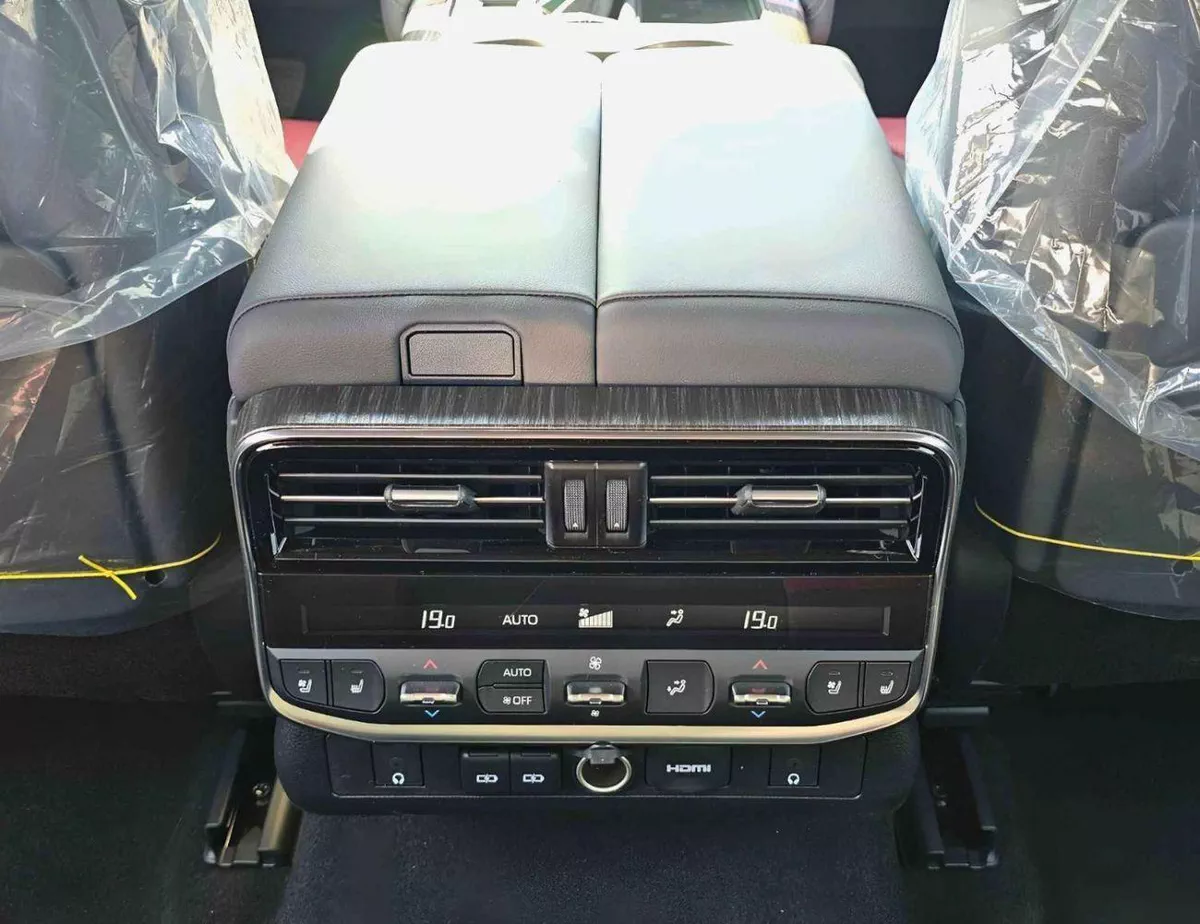 Toyota Land Cruiser VXR TOYOTA LANDCRUISER VXR TW TWIN TURBO || AERO KIT | RADAR | HUD, MEMORY SEAT, JBL | DIESEL AT 3.3L V6-23-0