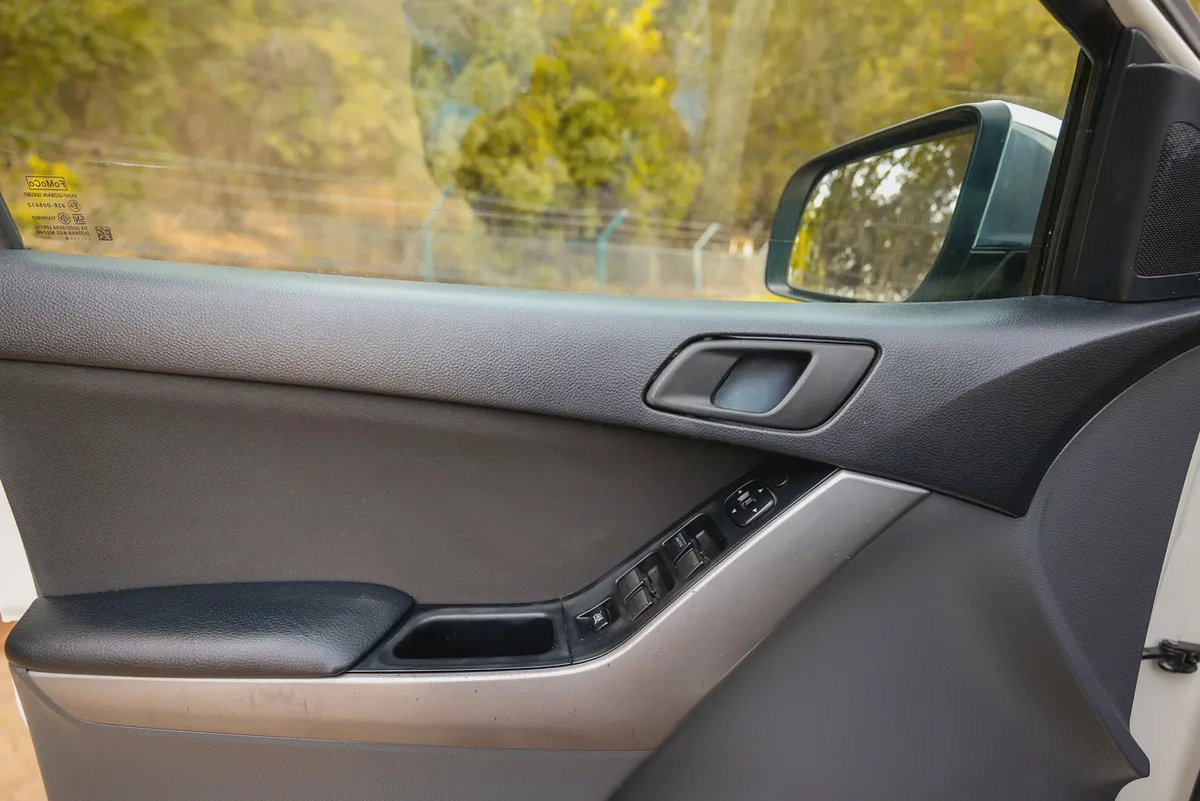 Mazda BT-50 | Double Cabin 4X2 | Manual | GCC Specs | Ref#M72436-16-16