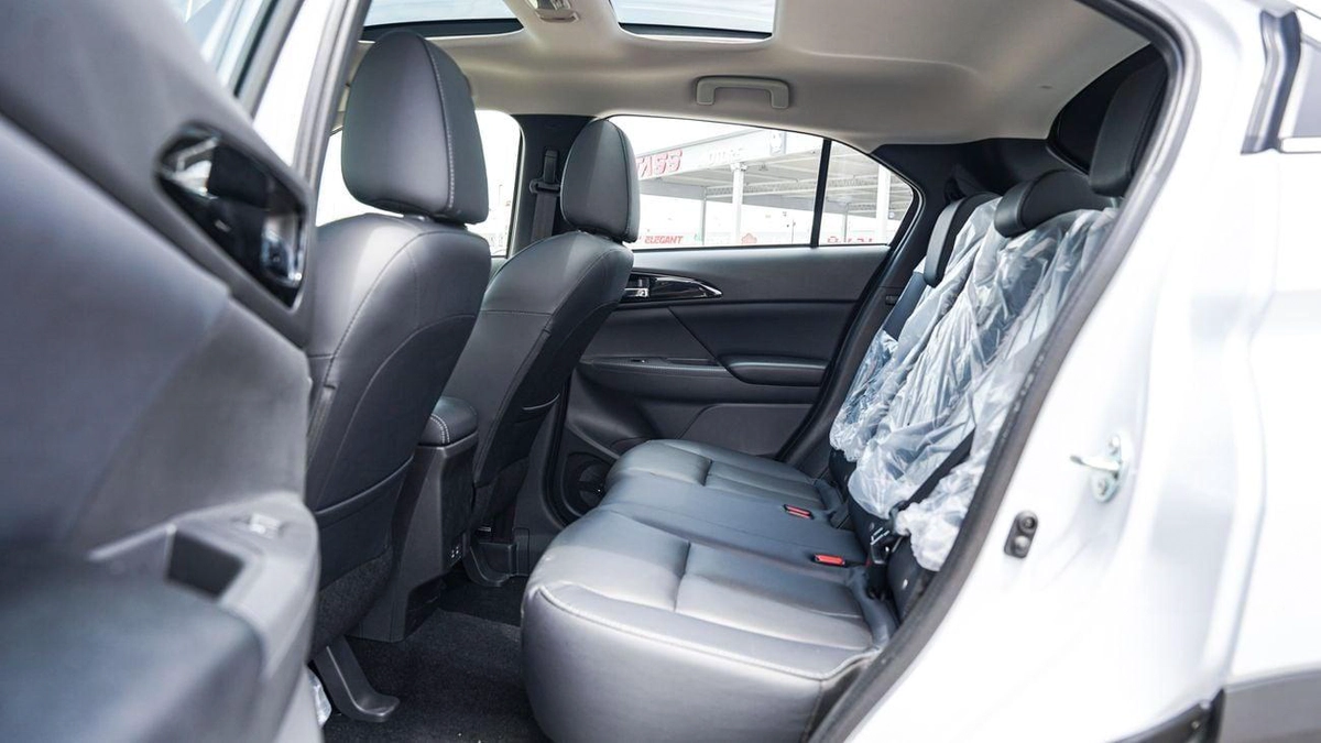 Mitsubishi Eclipse Cross-10-10