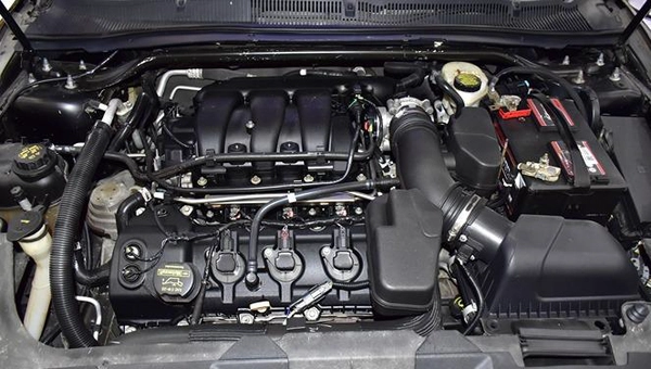 Ford Taurus ( 2015 Model ) in Black Color American Specs