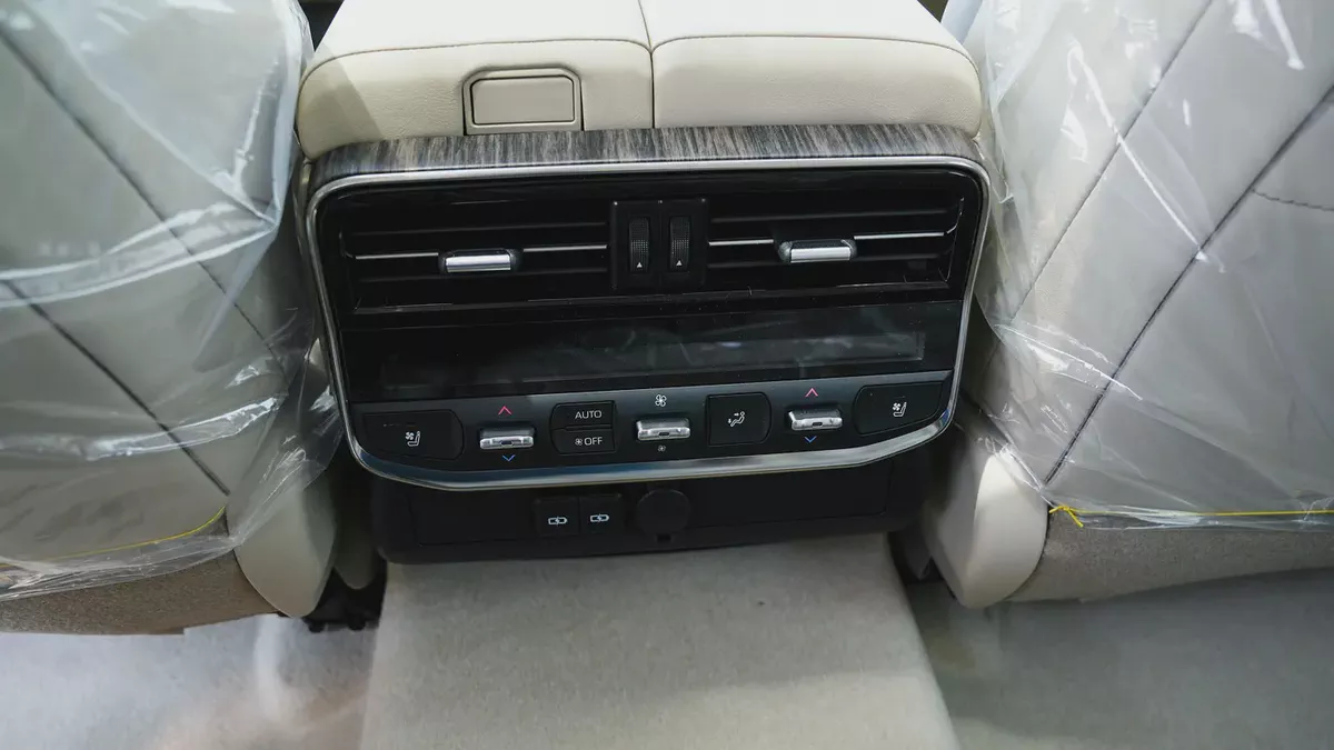 Brand New Toyota Land Cruiser VXR 4.0  2026 | GCC Specs | Zero Mileage-17-17