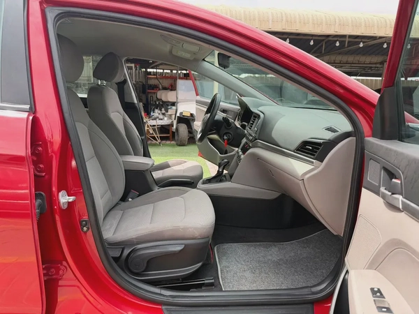 Hyundai Elantra SE