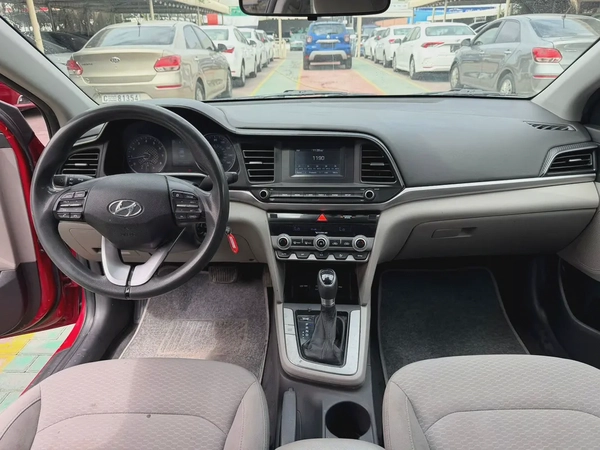 Hyundai Elantra SE