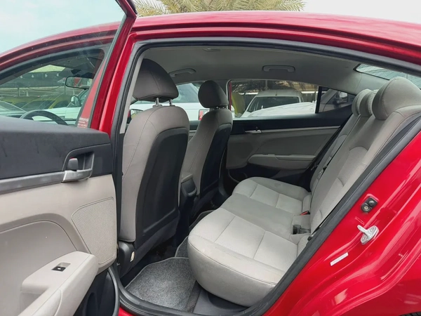 Hyundai Elantra SE