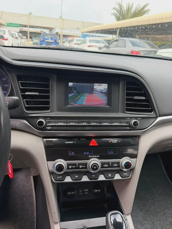 Hyundai Elantra SE