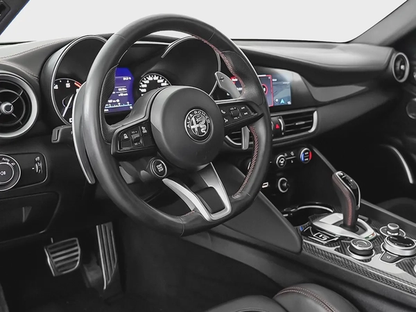 2,770 AED / 60 months | 0% DP | 2023 Alfa Romeo Giulia Estrema / Alfa Romeo Warranty
