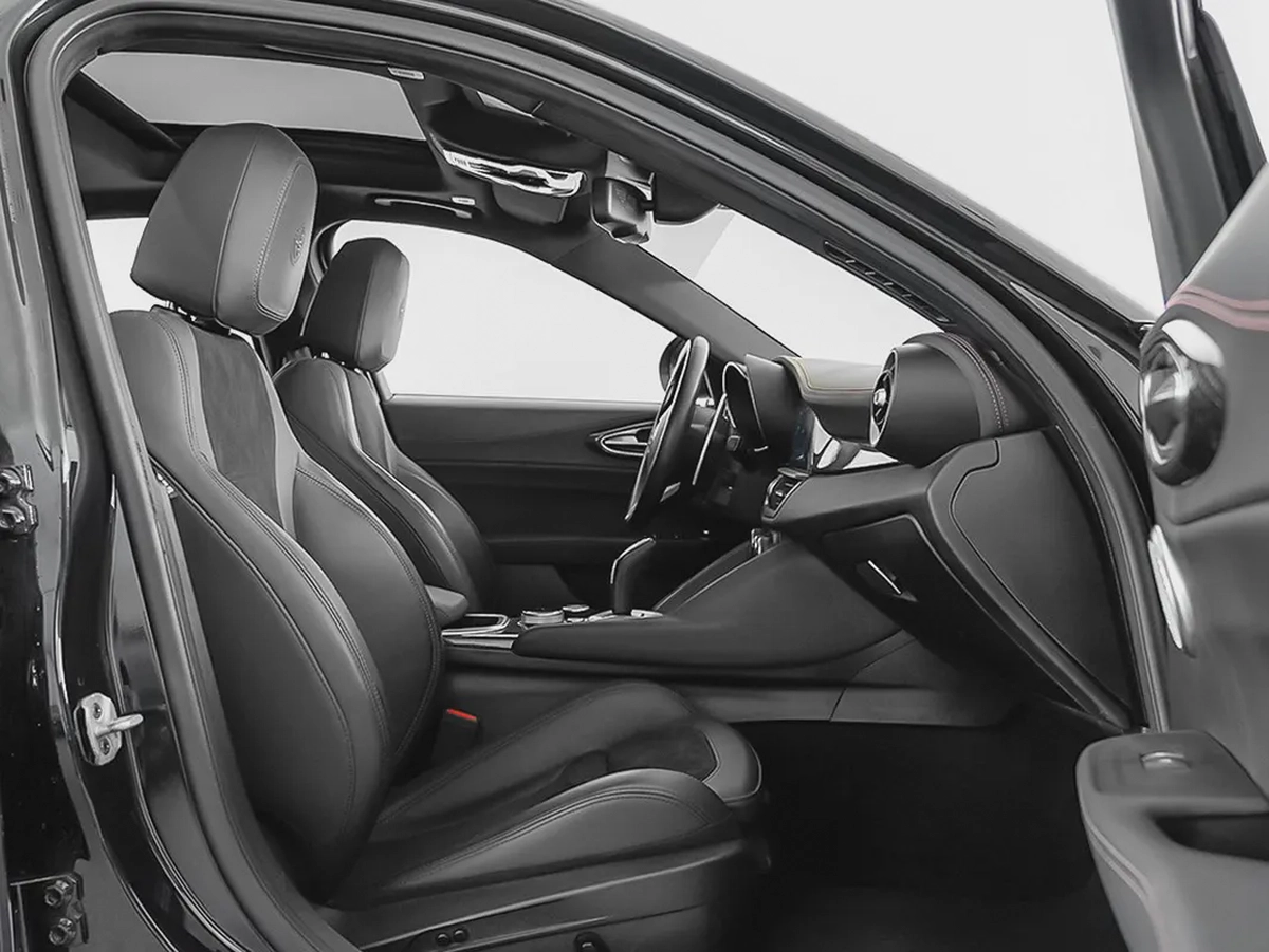 2,770 AED / 60 months | 0% DP | 2023 Alfa Romeo Giulia Estrema / Alfa Romeo Warranty-7-7