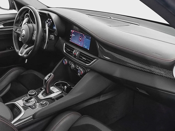 2,770 AED / 60 months | 0% DP | 2023 Alfa Romeo Giulia Estrema / Alfa Romeo Warranty