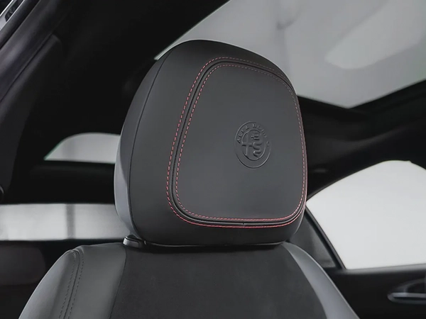 2,770 AED / 60 months | 0% DP | 2023 Alfa Romeo Giulia Estrema / Alfa Romeo Warranty