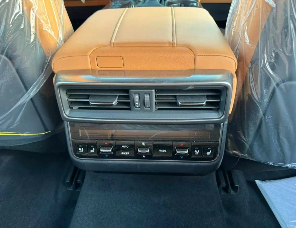 Lexus LX600 SIGNATURE | 3.5L V6 PETROL | RADAR | LEATHER WITH PWR SEATS | HEADS UP DISPALY | SUNROOF (CODE # LX6-21-0