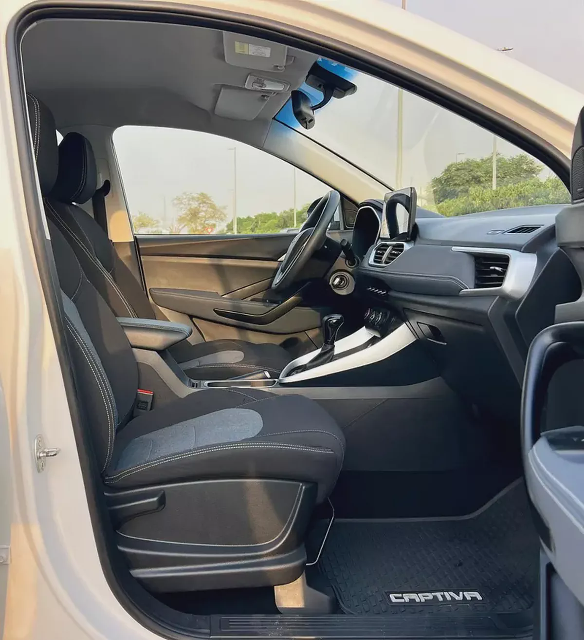 Chevrolet Captiva LS 2022 | GCC Specs | Low Mileage | Perfect Family SUV-9-9
