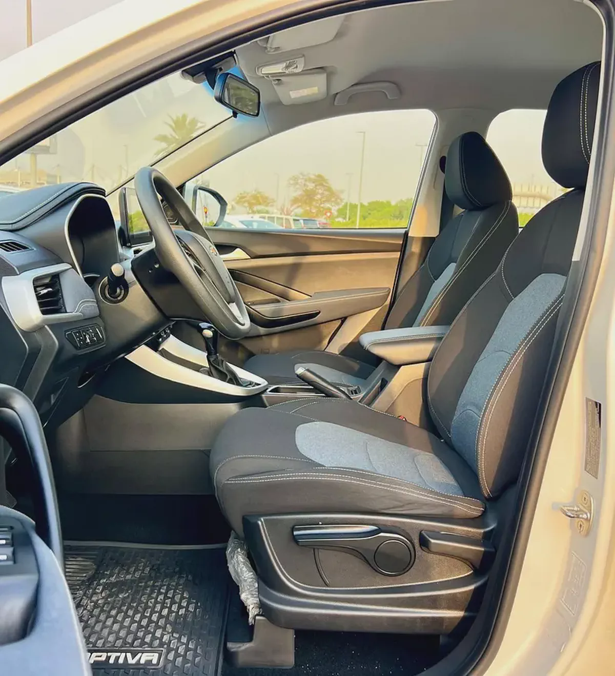 Chevrolet Captiva LS 2022 | GCC Specs | Low Mileage | Perfect Family SUV-8-8