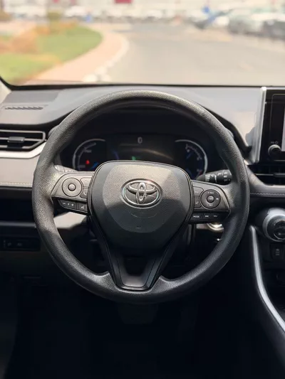 Toyota RAV4 XLE HEV-12