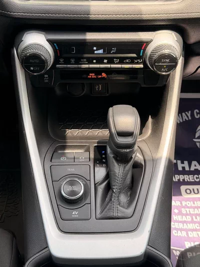 Toyota RAV4 XLE HEV-13
