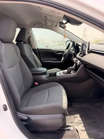 Toyota RAV4 XLE HEV-14