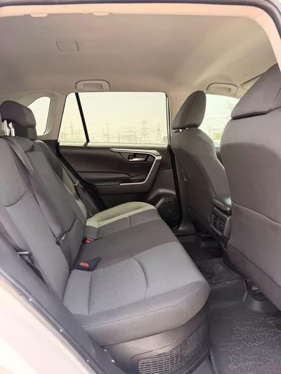 Toyota RAV4 XLE HEV-15