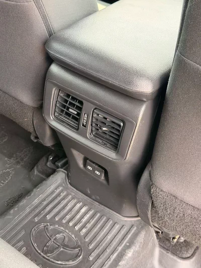 Toyota RAV4 XLE HEV-19