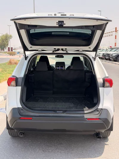 Toyota RAV4 XLE HEV-23
