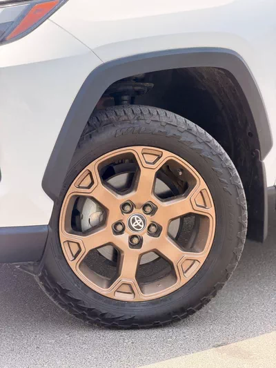 Toyota RAV4 XLE HEV-8