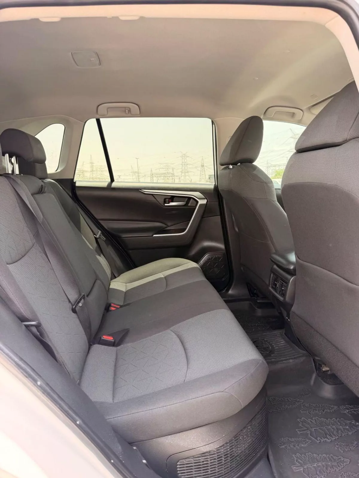 Toyota RAV4 XLE HEV-15-0